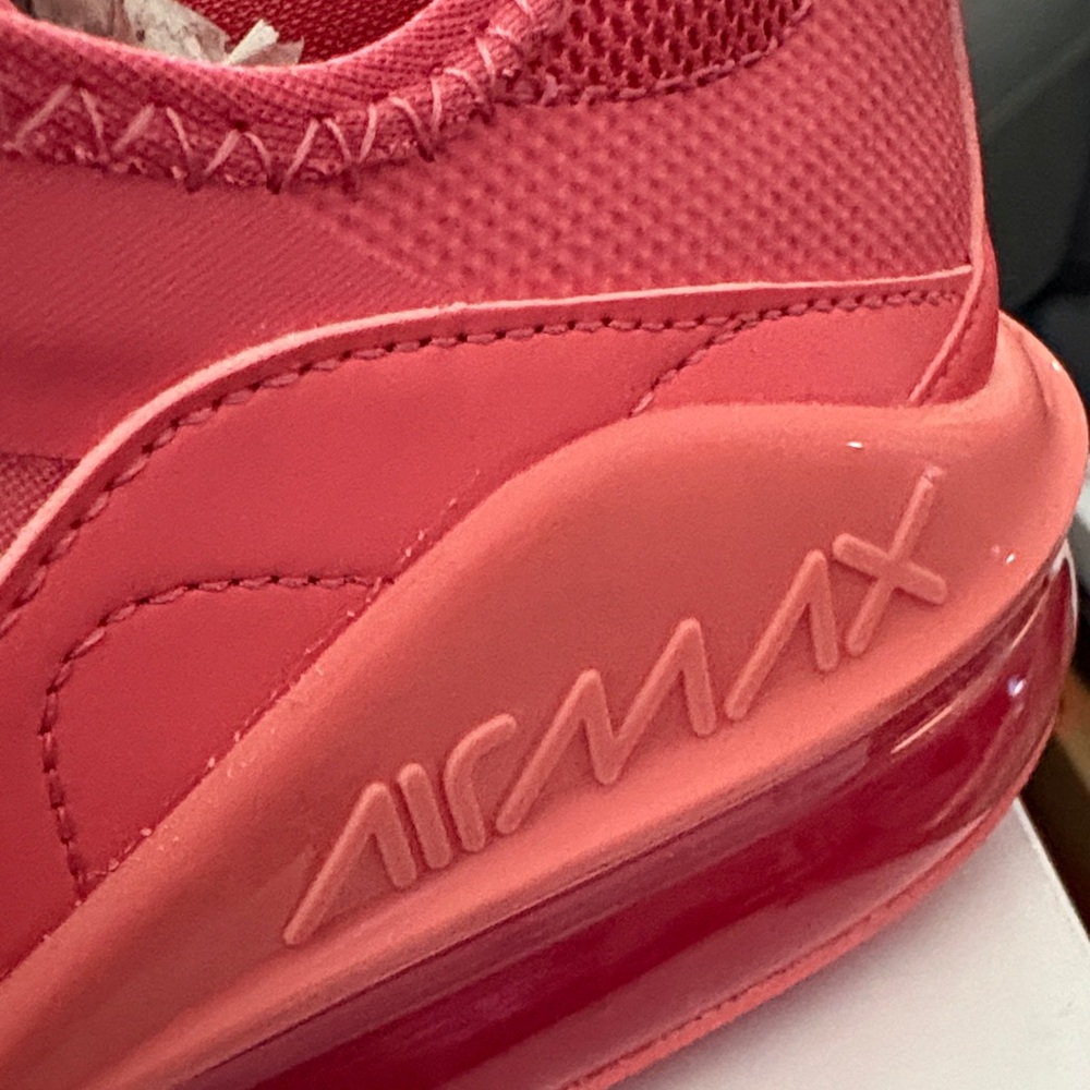 Nike Women's Coral Sneakers Max 270 - Picture 4 of 11